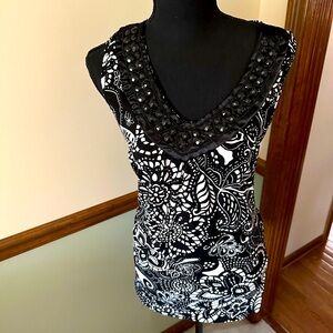Saint Tropez West Sleeveless Black and White Top Sz Small